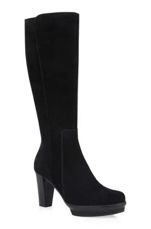 La CANADIENNE Shoes - La Canadienne Leif Waterproof
Boot In black women’s size 10 $390.00 retail price